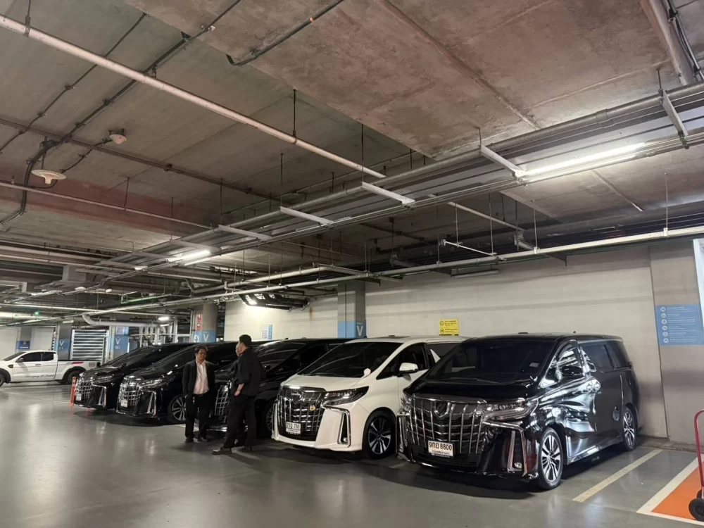 เช่ารถตู้อัลพาร์ดพร้อมคนขับดินแดง