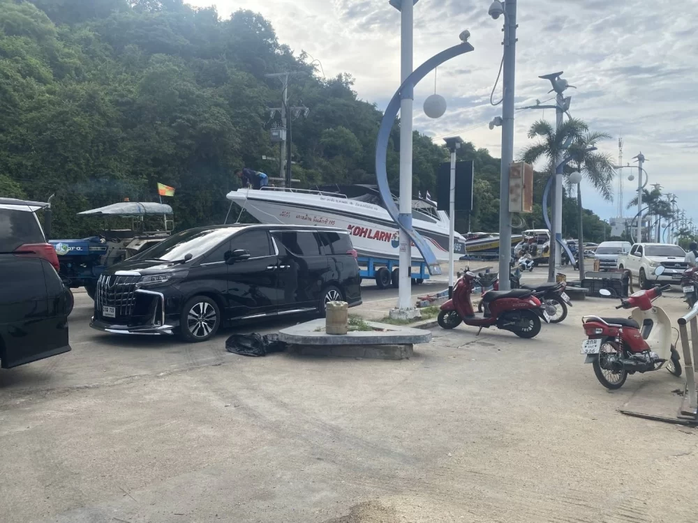 เช่ารถตู้อัลพาร์ดพร้อมคนขับดุสิต